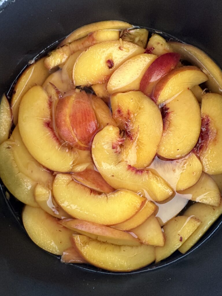 Peach Tea {Homemade Iced Tea with Fresh Peaches} - The Busy Baker